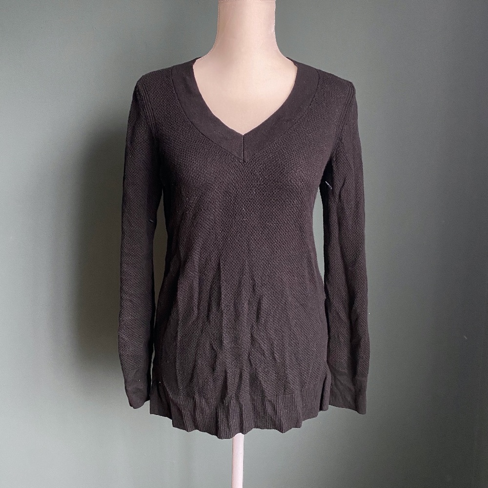GAP Long Sleeve V-Neck Knit Sweater - Extra Small